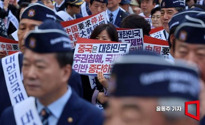 유엔이 한국 내에서 일어나는 중국인 혐오가 우려되는 수준이라고 공식 보고서를 냈다. 최근 보수층과 일부 정치권을 중심으로 '반중'과 중국인 혐오가 극심해진 와중에 나온 유엔의 경고다. 윤동주 기자