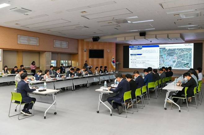 영주시가 지역활력타운 조성사업 지역개발 구역지정 실시설게 용역 착수보고회를 갖고 있다.