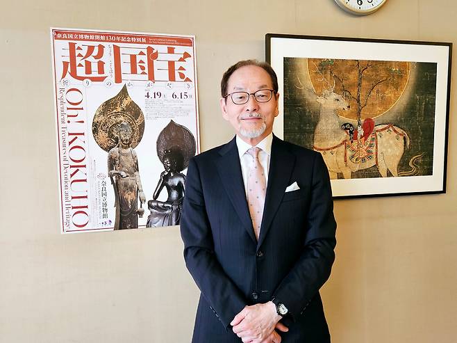 이노우에 요이치 나라국립박물관장이 박물관 관장실에서 이번 전시 포스터를 배경으로 서 있다. /허윤희 기자