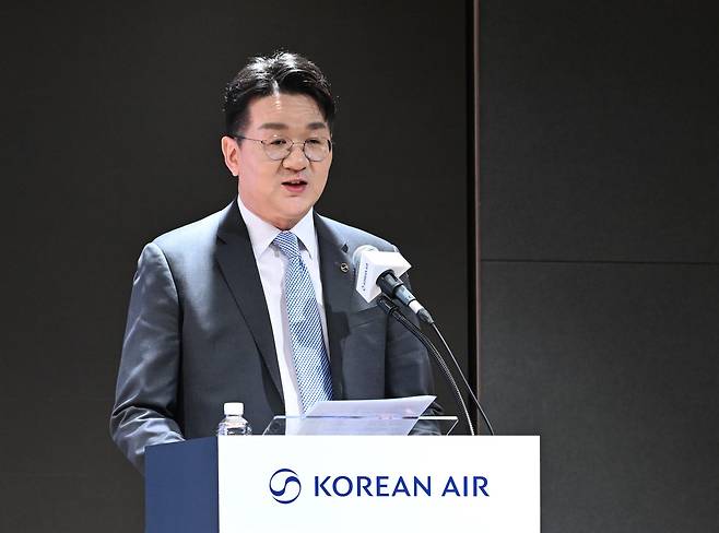 조원태 한진그룹 회장이 지난 3월 서울 강서구 대한항공 본사에서 열린 신규 CI 공개 기자간담회에 참석, 취재진의 질문에 답하고 있다. /뉴스1