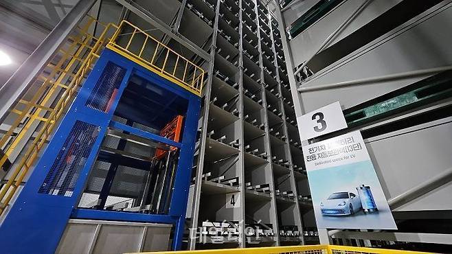 폭발과 화재 등에 따른 피해를 줄이기 위해 개별 보관 중인 수도권 거점수거센터 폐배터리 창고 모습. ⓒ데일리안 장정욱 기자