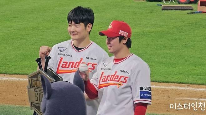 17471761969263.jpg 최정 500호 홈런볼 습득자.jpg