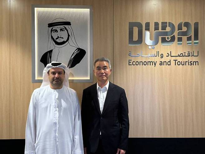두바이 경제관광청 인공지능 부문 마르완 알자로우니 대표(왼쪽) 넥써쓰, 장현국 대표(오른쪽)