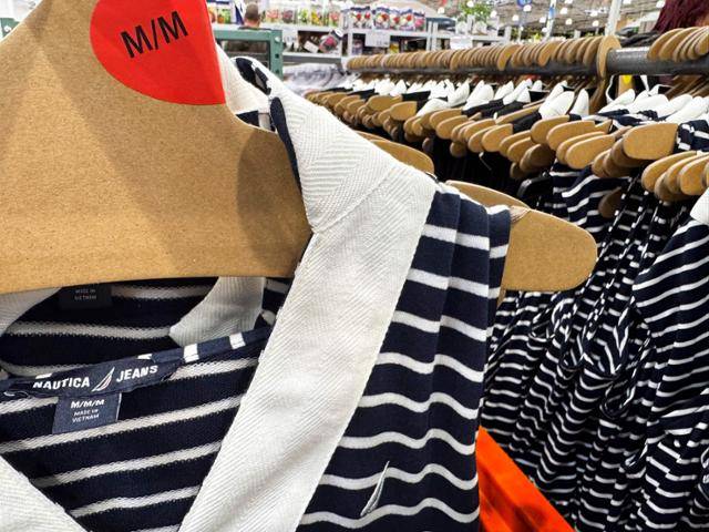 지난달 8일 미국 워싱턴의 한 매장에 '메이드 인 베트남'이라고 적힌 의류가 판매되고 있다. 워싱턴=AFP 연합뉴스