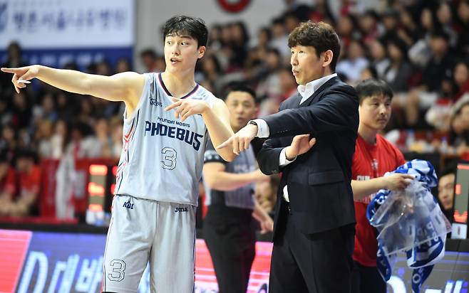 현대모비스 박무빈(왼쪽)과 양동근 신임 감독. 사진=KBL