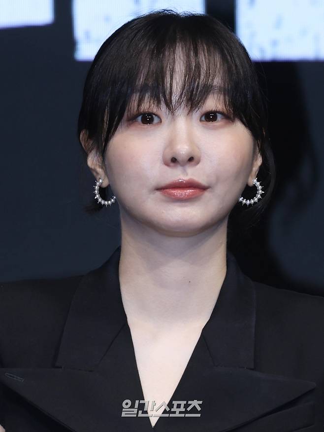 배우 김다미가 14일 오전 서울 종로구 JW 메리어트 동대문 스퀘어 서울에서 열린 디즈니+ 오리지널 시리즈 '나인 퍼즐' 제작발표회에 참석해 포토타임을 갖고 있다. '나인퍼즐'은 10년 전, 미결 사건의 유일한 목격자이자 현직 프로파일러인 ‘이나’(김다미)와 그를 끝까지 용의자로 의심하는 강력팀 형사 ‘한샘’(손석구)이 의문의 퍼즐 조각과 함께 다시 시작된 연쇄살인 사건의 비밀을 파헤치는 추리 스릴러. 오는 21일 공개. 서병수 기자 qudtn@edaily.co.kr /2025.05.14/