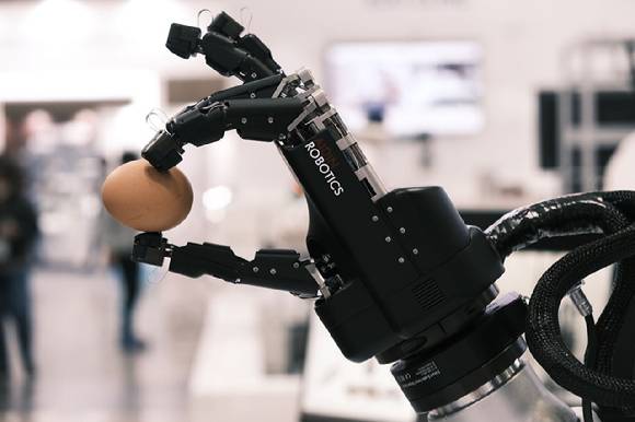 에이딘로보틱스의 대표 제품 중 하나인 인간형 로봇핸드 연출 사진 [사진=에이딘로보틱스]