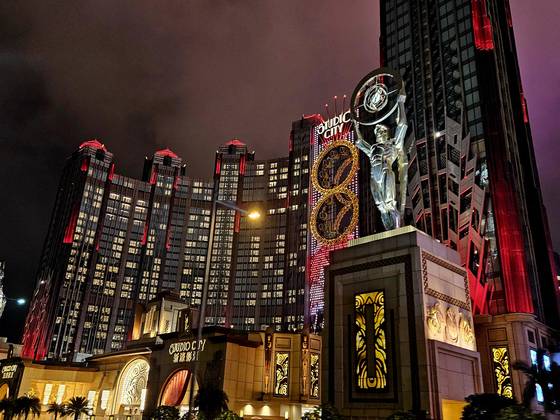 코타이 중심부의 '스튜디오 시티'는 할리우드 영화 스튜디오를 테마로 한 카지노 리조트다. 호텔 중앙엔 8자 모양의 대관람차 '골든 릴'이 있어 실제로 탑승할 수도 있다. 이병준 기자