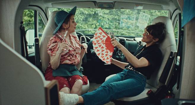 제78회 칸국제영화제 개막작인 아멜리 보낭 감독의 <리브 원 데이>(Leave One Day) 한 장면. 칸국제영화제 제공