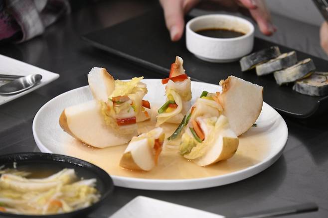 North Korean pear-stuffed kimchi [MINISTRY OF UNIFICATION]