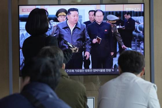 A television screen shows a file image of North Korean leader Kim Jong-un during a news program at Seoul Railway Station in Seoul on May 8. [AP/YONHAP]