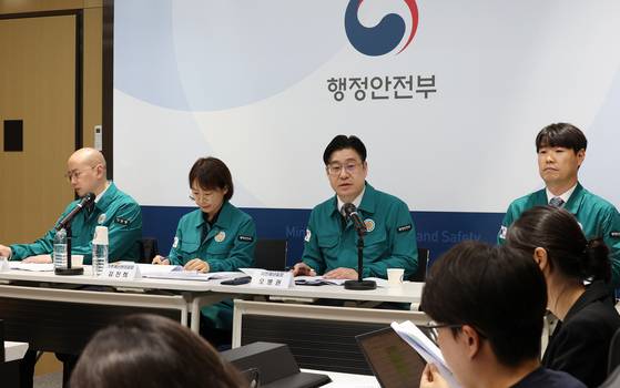 Ministry of Interior and Safety officials speak during a briefing at the government complex in Sejong on May 13. [MINISTRY OF INTERIOR AND SAFETY]