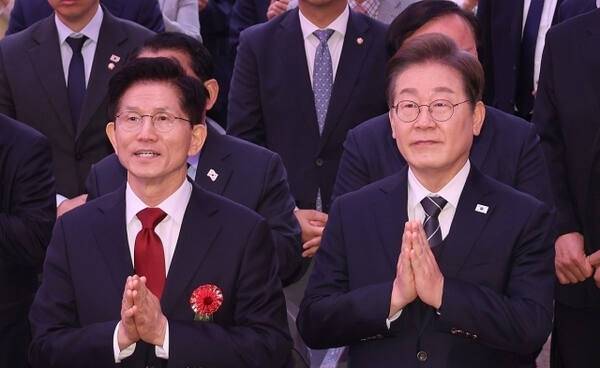 더불어민주당 이재명 대선 후보(오른쪽)와 국민의힘 김문수 대선 후보. 연합뉴스