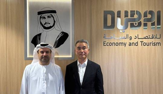 넥써쓰 장현국 대표(오른쪽)와 두바이 경제관광청 산하 인공지능 부문 CEO 마르완 알자로우니. 사진 출처 : 넥써쓰 장현국 대표 X 게시물