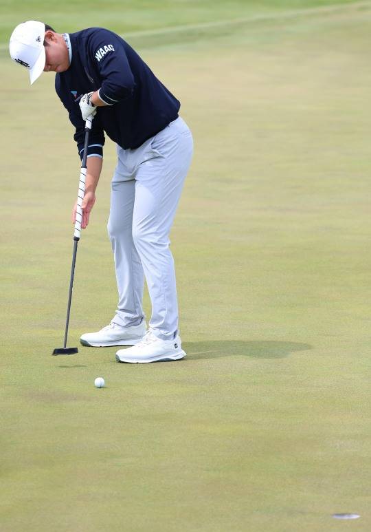 퍼팅하는 장유빈. 사진[연합뉴스]