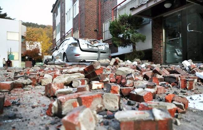 2017년 11월과 2018년 2월 경북 포항에서 발생한 지진. [사진 = 연합뉴스]