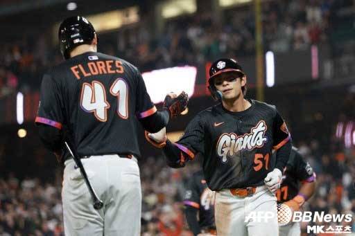 이정후는 8회말 승리를 굳히는 스리런 홈런을 터트렸다. 사진(美 샌프란시스코)=ⓒAFPBBNews = News1