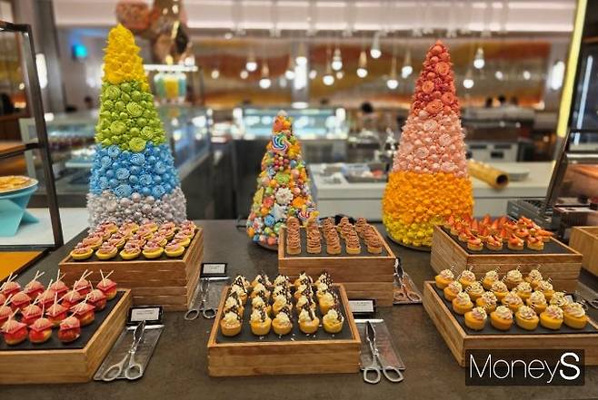 뷔페 그랜드키친의 디저트 코너. /사진=황정원 기자