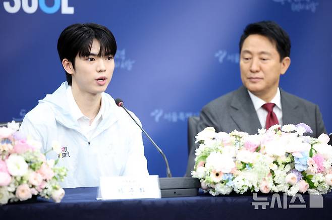 [서울=뉴시스] 김금보 기자 = 피겨스케이팅 차준환이 14일 서울 중구 서울시청에서 열린 서울시청 피겨팀 입단식에서 소감을 말하고 있다. 2025.05.14. kgb@newsis.com