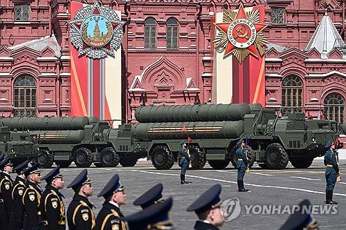 모스크바 붉은 광장을 지나가는 미사일(기사 내용과 직접적 관련은 없음) [AFP=연합뉴스 제공]