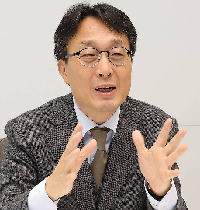 함석천 한국안무저작권학회 회장이 지난 5일 서울 서초구 법무법인 해광 사무실에서 진행된 세계일보와 인터뷰에서 안무 저작권 관리시스템 도입의 필요성을 역설하고 있다. 이제원 선임기자