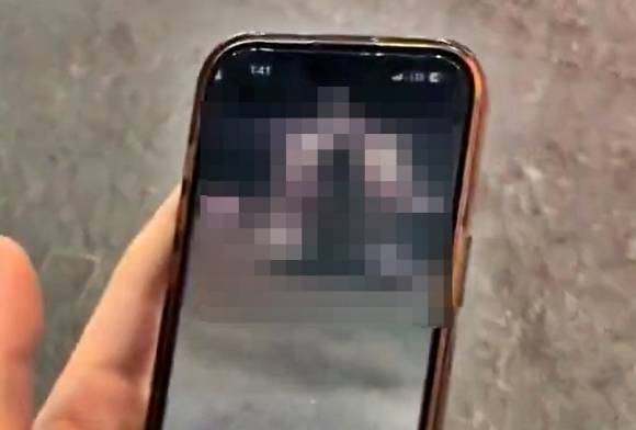 13일 중국 홍성신문 등 현지 매체에 따르면 부산 소재 고등학교에 다니는 A군은 전날 상하이 모터쇼 현장에서 중국인 여성 B씨를 몰래 촬영하다가 붙잡혔다. 사진은 불법 촬영물 일부. 웨이보