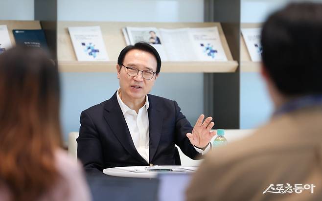 경기도교육청(교육감 임태희)은 지난 13일, 한국매니페스토실천본부가 실시한 ‘2025 전국 교육감 공약이행 및 정보공개 평가’에서 최고 등급인 SA등급을 획득했다(임태희 교육감). 사진제공｜경기도교육청