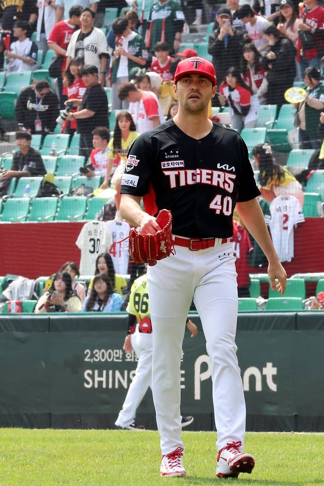 ▲ 11일 인천 SSG전에서 4이닝 7실점으로 부진해 1점대 평균자책점이 붕괴된 네일 ⓒKIA타이거즈