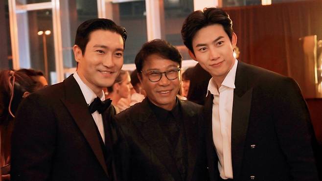 'King of K-Pop' 이수만 위해 美 달려간 소녀시대·최시원·태민