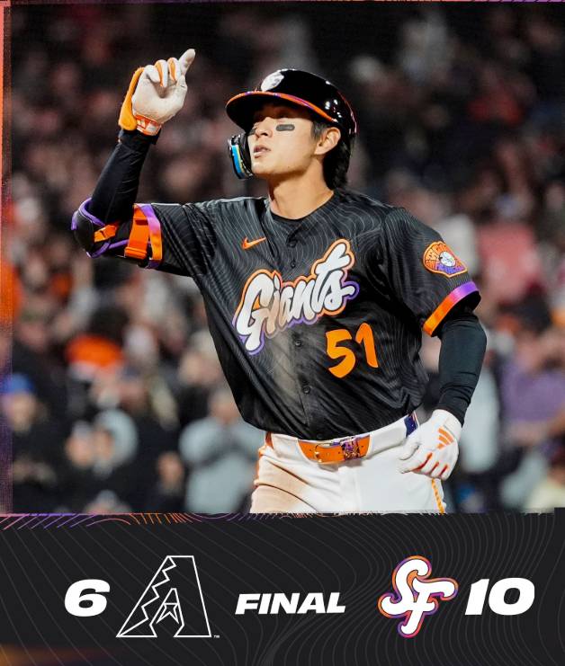 샌프란시스코 자이언츠 외야수 이정후가 14일(한국 시각) 애리조나 다이아몬드백스전에서 8회 스리런포를 때려낸 뒤 세리머니를 펼치고 있다. /사진=샌프란시스코 자이언츠 공식 SNS