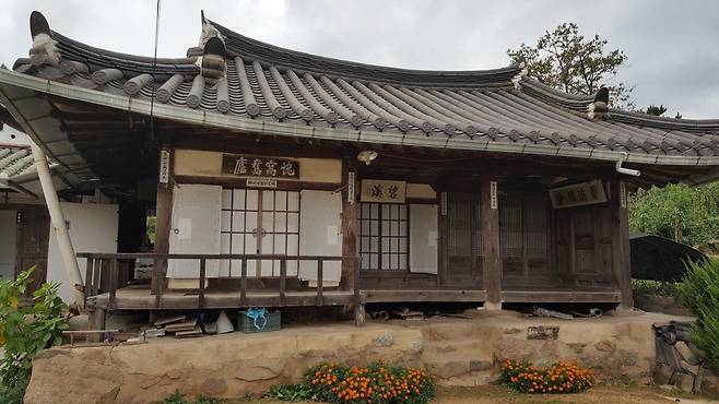 산불에 전소되기 전 모습의 괴와구려 [연합뉴스 독자 김기현 씨 제공, 재판매 및 DB 금지]