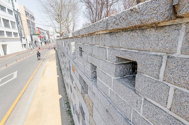 최근 복원된 청주읍성 성곽의 일부 [사진/임헌정 기자]