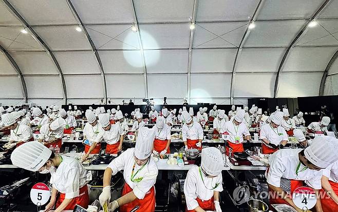 지난해 NS푸드페스타 요리경연 참가자들 [연합뉴스 자료사진]