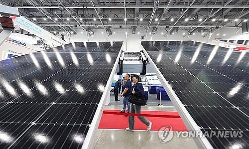 제22회 국제그린에너지엑스포의 태양광 부스 [연합뉴스 자료사진]
