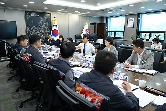 거제시-조선업 노동단체 간담회 [거제시 제공. 재판매 및 DB 금지]