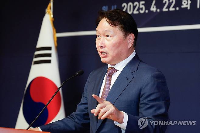 국회 미래산업포럼서 기조연설하는 최태원 회장 [연합뉴스 자료사진]