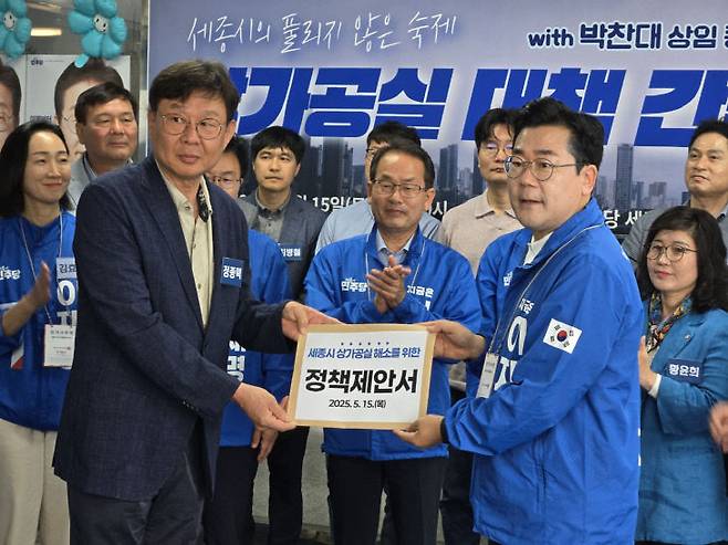 세종을 강준현 국회의원(충청권 공동 선거대책위원회)은 이날 간담회에서 기자의 질문에 '해수부 이전 불가론'을 언급했다. 사진=이희택 기자.