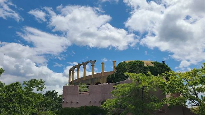 유럽 감성 절묘하게 어우러진 포토피아 카페.