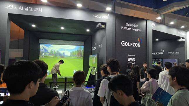 골프존은 ‘AWS 서밋 서울 2025’에서 AI 골프 코칭 서비스를 소개하고 성황리에 참가를 마쳤다고 밝혔다. / 사진=골프존