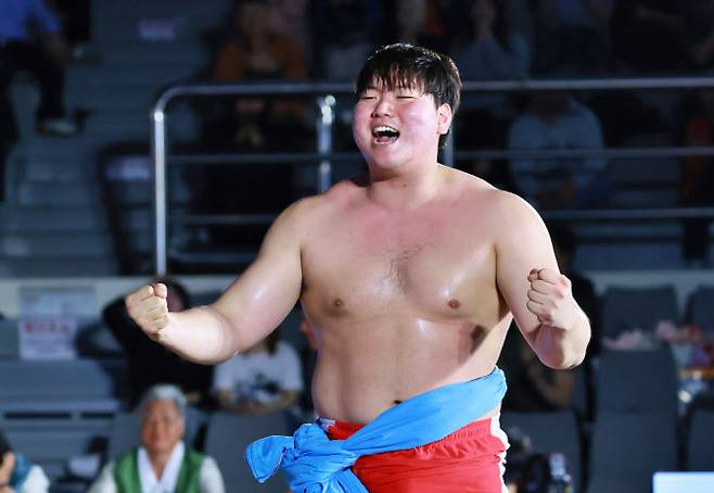 통산 6번째 백두장사에 등극한 태안군청 소속 최성민. 사진=대한씨름협회