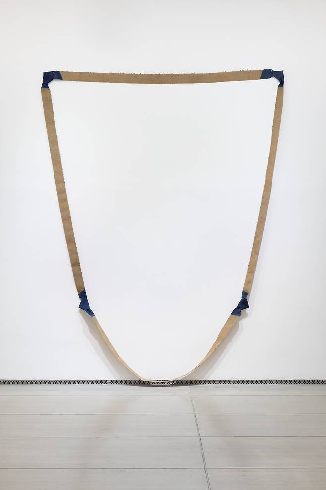 PATRICK SAYTOUR(파트릭 세투르), Untitled, 260 X 230cm,dye on strap,1970 (대구보건대학교 인당뮤지엄 제공)