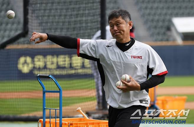 제자들을 위해 호랑이 선생님으로 변신한 박경완 코치
