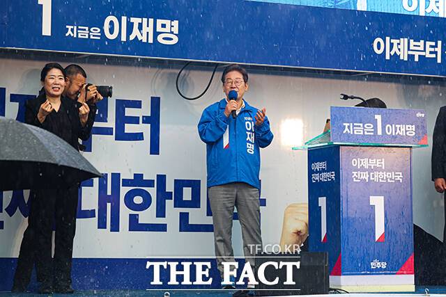 이재명 더불어민주당 대통령 후보가 6·3 대선 공식 유세 나흘째인 15일 호남을 찾아 지역 민심 공략에 나섰다. /뉴시스