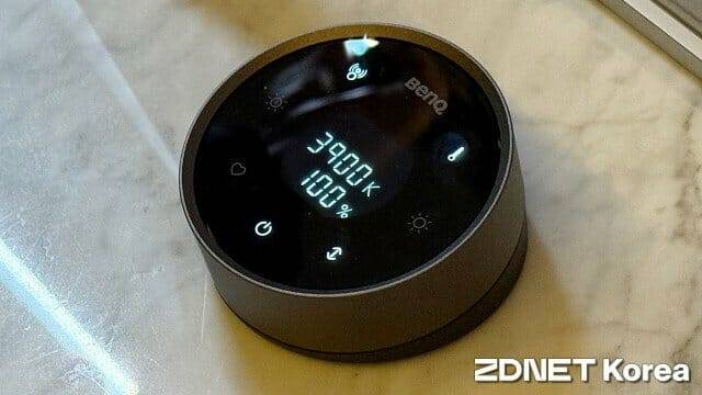 무선 컨트롤러는 색온도와 밝기를 숫자로 직관적으로 표시한다. (사진=지디넷코리아)