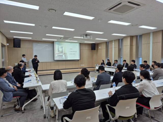 조용준 KIRO 농업로봇자동화연구센터장이 성과를 발표하고 있다. (사진=한국로봇융합연구원)