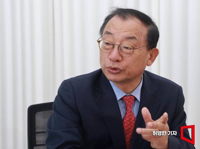 이정현 국민의힘 공동선대위원장이 아시아경제 AK라디오에 출연해 인터뷰하고 있다. 허영한 기자