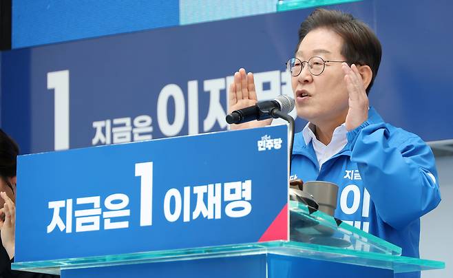 이재명 더불어민주당 대선 후보가 14일 부산 서면 에서 열린 유세에서 연설 하고 있다./남강호기자