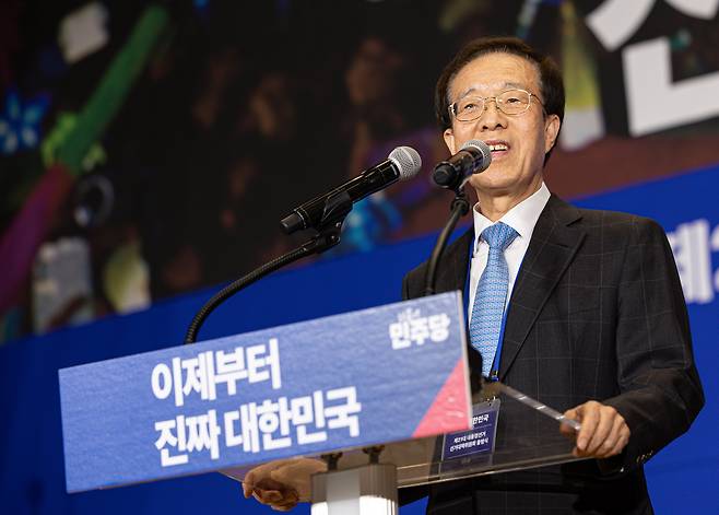 이석연 더불어민주당 공동선대위원장이 30일 오후 서울 여의도 국회의원회관에서 열린 제21대 대통령선거 중앙선거대책위원회 출범식에서 발언을 하고 있다./뉴스1