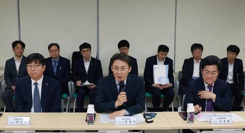 권대영 금융위원회 사무처장이 15일 오후 서울 여의도 금융보안원 교육센터에서금융위원회, 금융감독원, 금융보안원, 금융결제원, 한국거래소 등 금융 보안 유관기관들과 함께 개최한 금융보안 간담회를 주재했다. (사진=금융위원회)