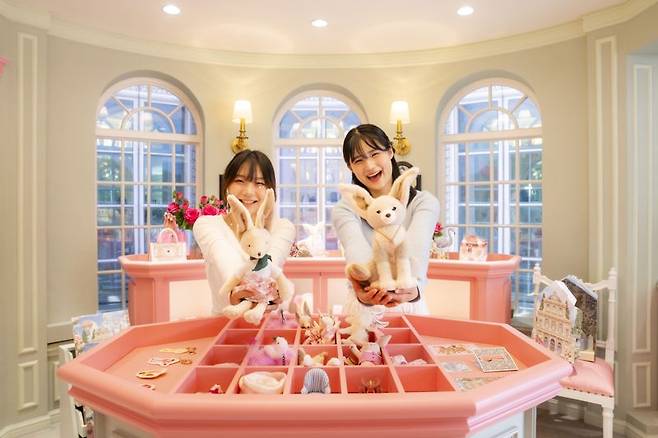 장미성 2층에 마련된 '도나 D 로지의 아뜰리에'. 에버랜드 제공